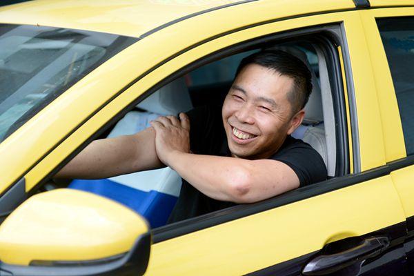 周庄义：“早到迟退”的护考使者