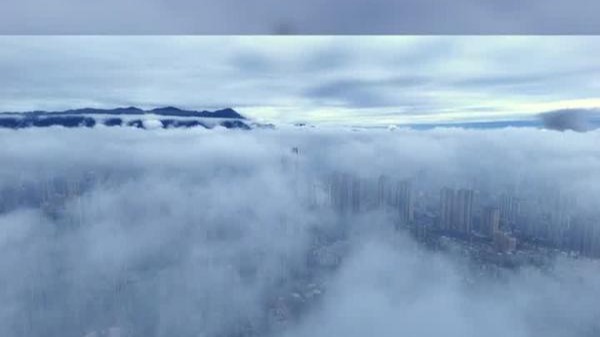 拨云见日！福州市区现平流雾景观