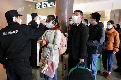 福州火车站加强疫情防控 迎节后返程高峰