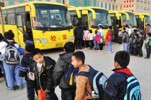 开学季，福州交警提醒您：“黑校车”违法超员隐患大