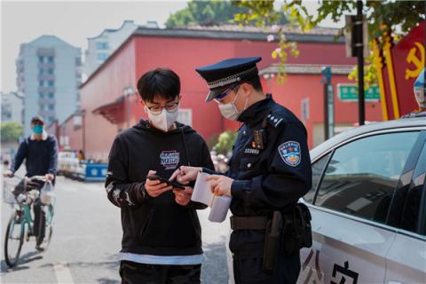 福州市公安局南街派出所：坊巷间的最美“警色”