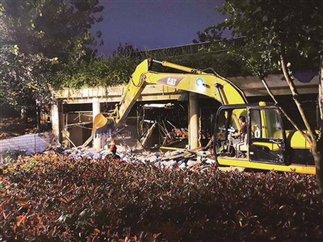 水利部调查秦淮河堤内建餐厅事件 违建连夜拆除