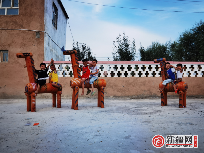 新疆莎车县阿瓦提公共艺术创作营结营——200余件作品打造新疆首座“雕塑艺术小镇”