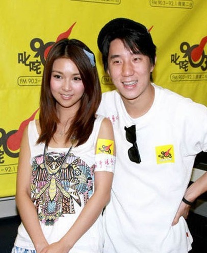 房祖名吸毒成龙道歉林凤娇心碎 罕见家庭照曝光 房祖名吸毒成龙道歉林凤娇心碎 罕见家庭照曝光