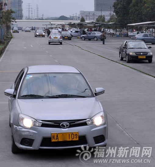福州掀起驾培报名热 学费降低助推市场升温(图) 福州掀起驾培报名热 学费降低助推市场升温(图)