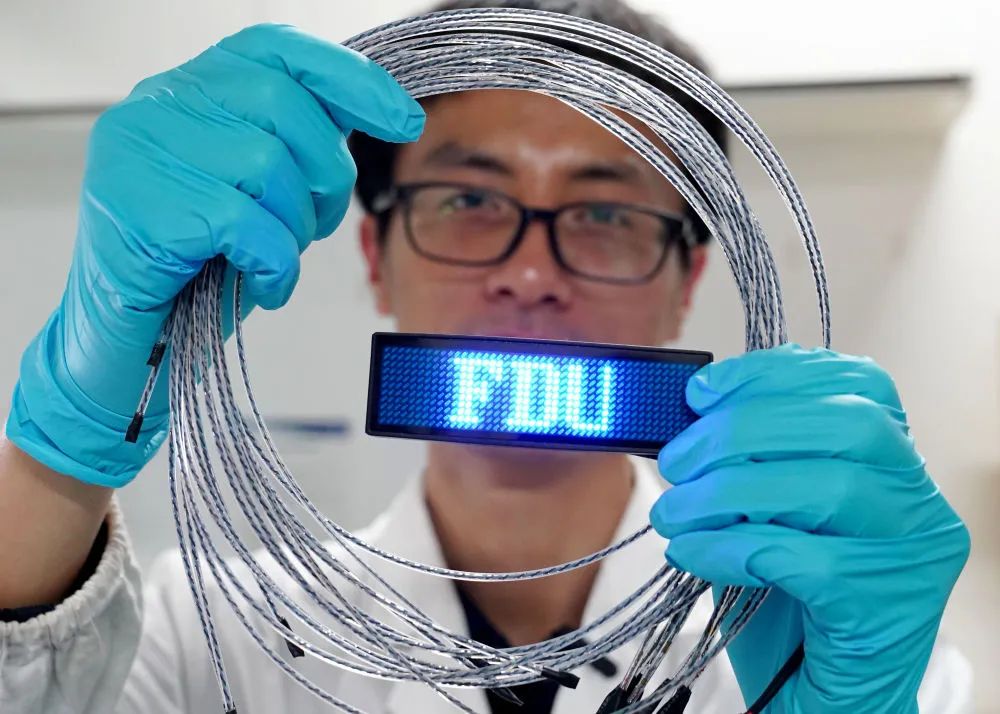 衣服可为电子设备充电，我国科学家取得纤维电池技术新突破