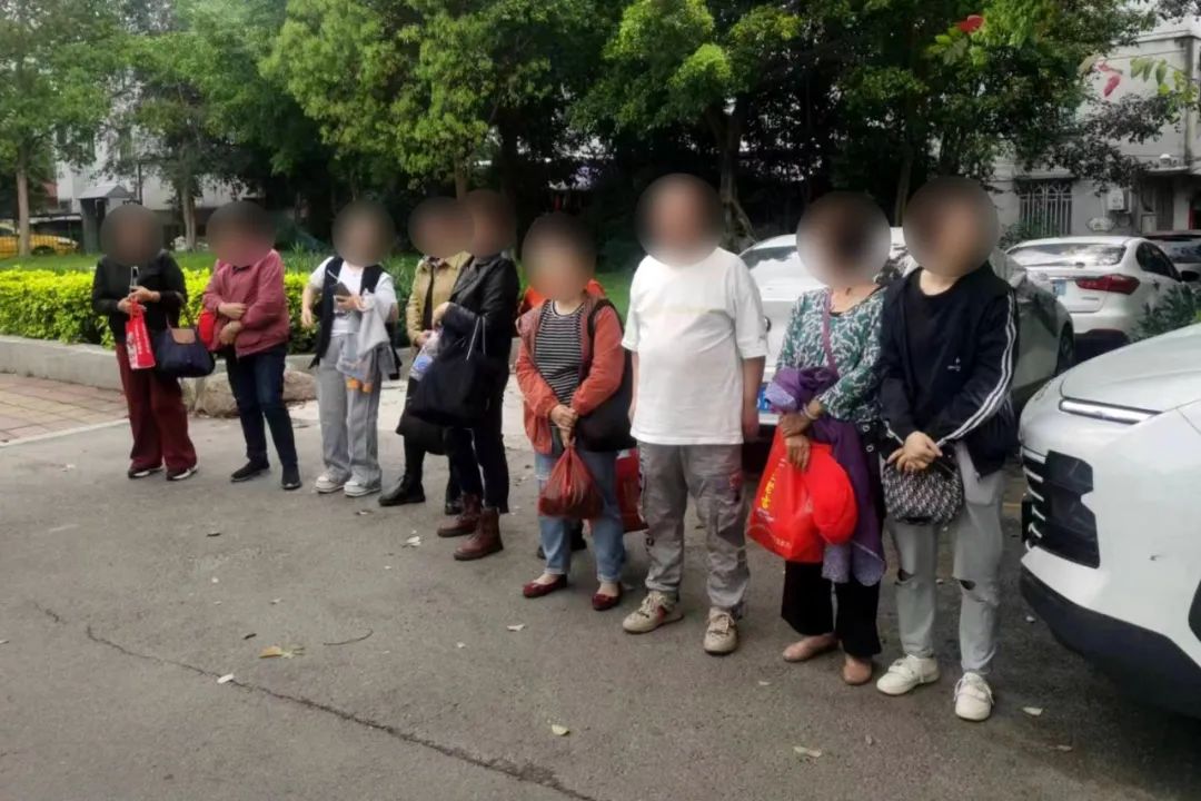 6座车塞进11个人？福州这些司机胆子太大了！