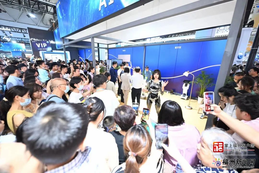 挤爆了！福州这里，到处都是人人人……