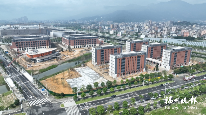 阳光学院滨海校区9月迎新生 楼群面貌初显预计本月竣工