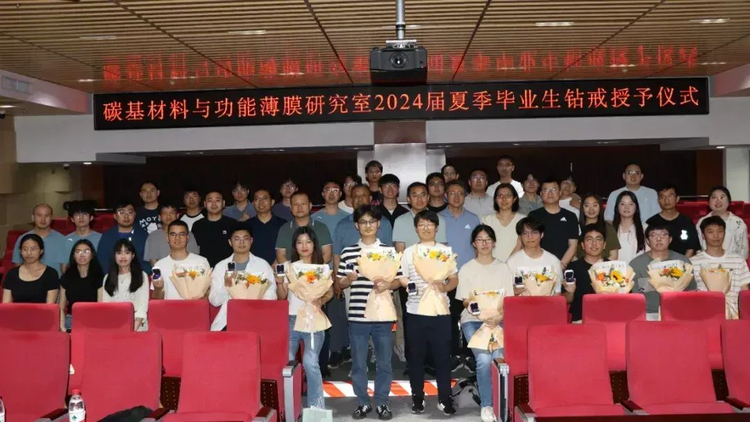 毕业礼物是钻石！每人两颗