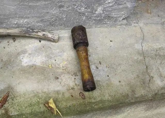 老人用了20多年的锤子竟是手榴弹！平时用来砸核桃、钉钉子