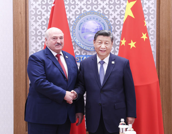 习近平会见白俄罗斯总统卢卡申科