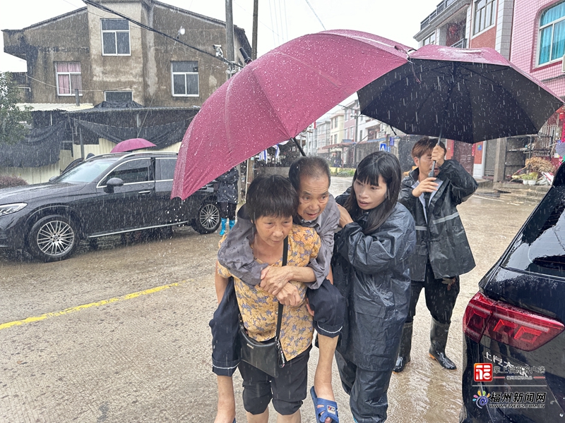 福州累计下沉干部24738人次 转移危险区域群众33938人