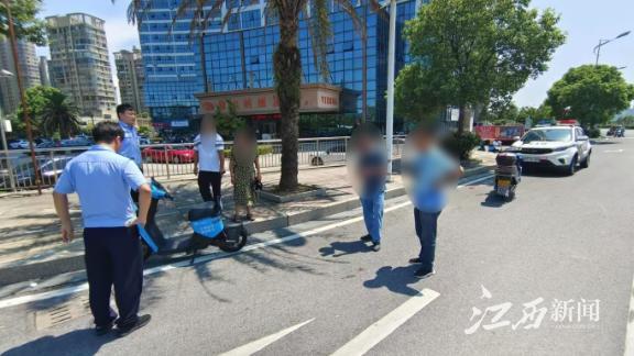 老人自己摔倒诬陷殴打扶人少年被拘